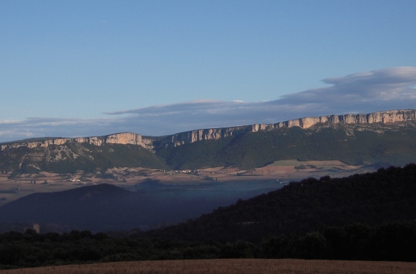 Mountain-backdrop-walking-Camino-de-Santiago-2014